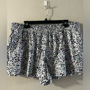 NWT Athleta SZ XL Weekender Run Short Geo Pattern White